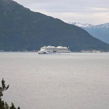 Hardangerfjord View 2 *