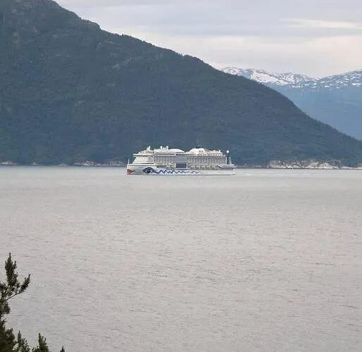 Hardangerfjord View 2 *