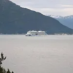 Hardangerfjord View 2 *